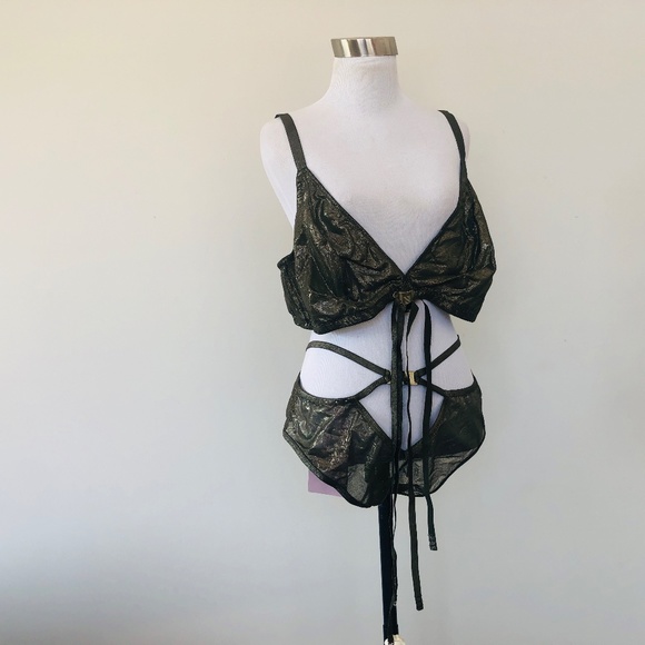 Plus Size 22 24 Savage Fenty by Rihanna Green Bra Panty Set - Picture 1 of 8